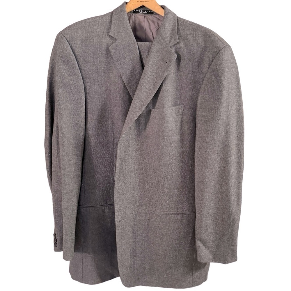 Hugo Boss 46L Good quality Gray in color and rich looking